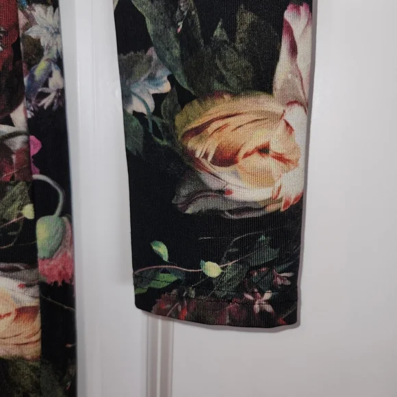 Forever 21 Black Floral Bodycon Fit Dress Size S Long Sleeve Stretch Slinky Feel - Picture 5 of 9